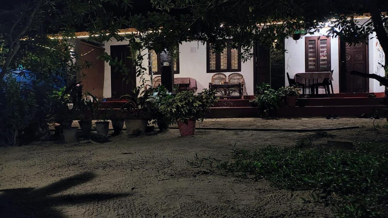 Marari Adonis Beach Villa 马拉利库兰 外观 照片