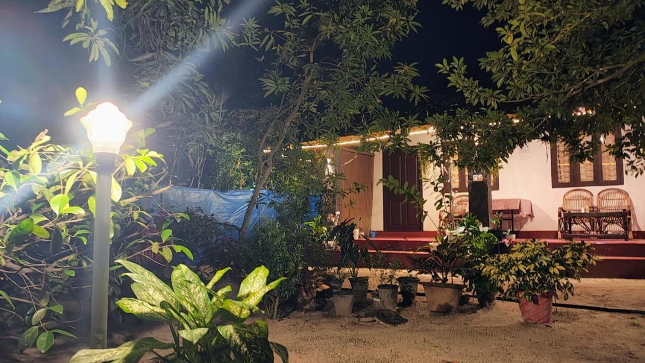 Marari Adonis Beach Villa 马拉利库兰 外观 照片