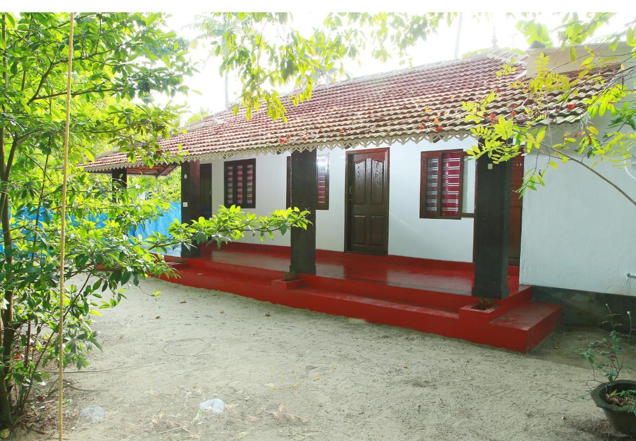 Marari Adonis Beach Villa 马拉利库兰 外观 照片